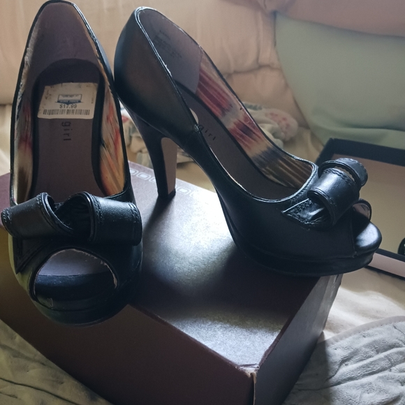 Shoes - Picture 2 of 2